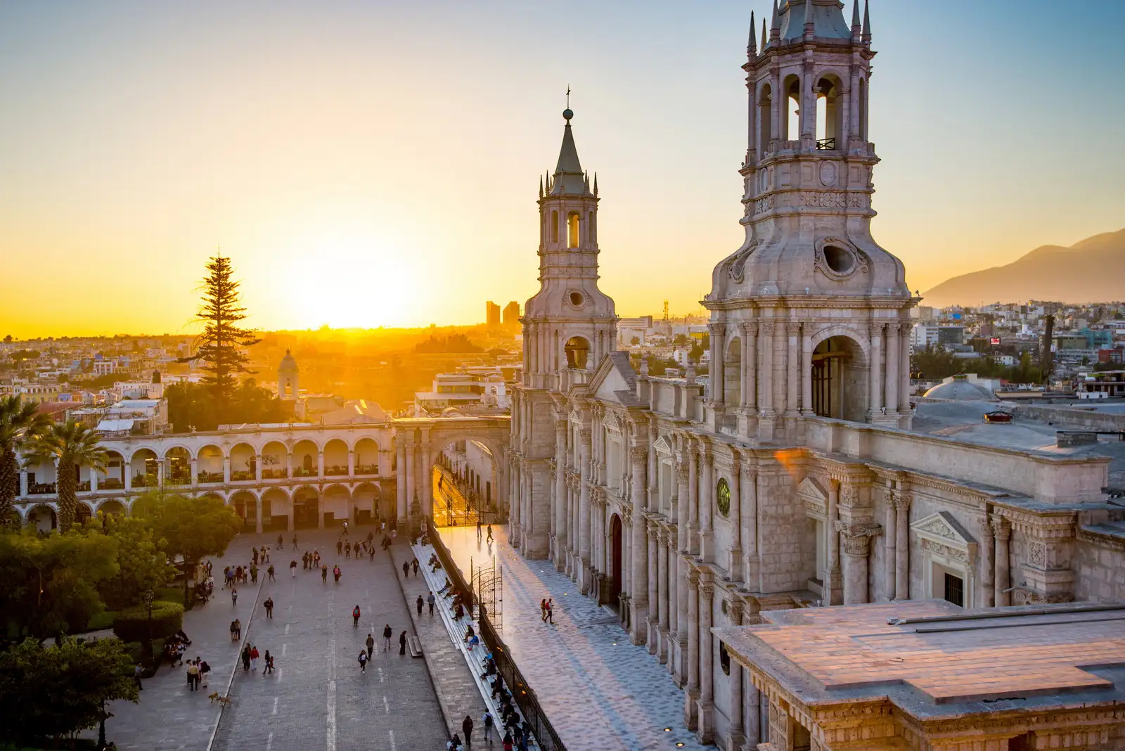 La Ciudad Blanca de Sillar Volcánico - 1